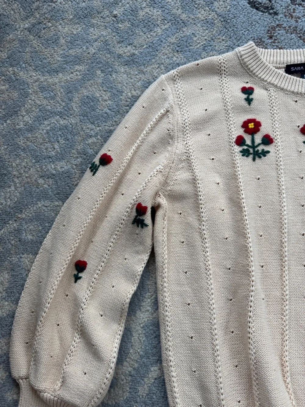 Sara Navon Embroidered Floral Knit Sweater Beige Medium